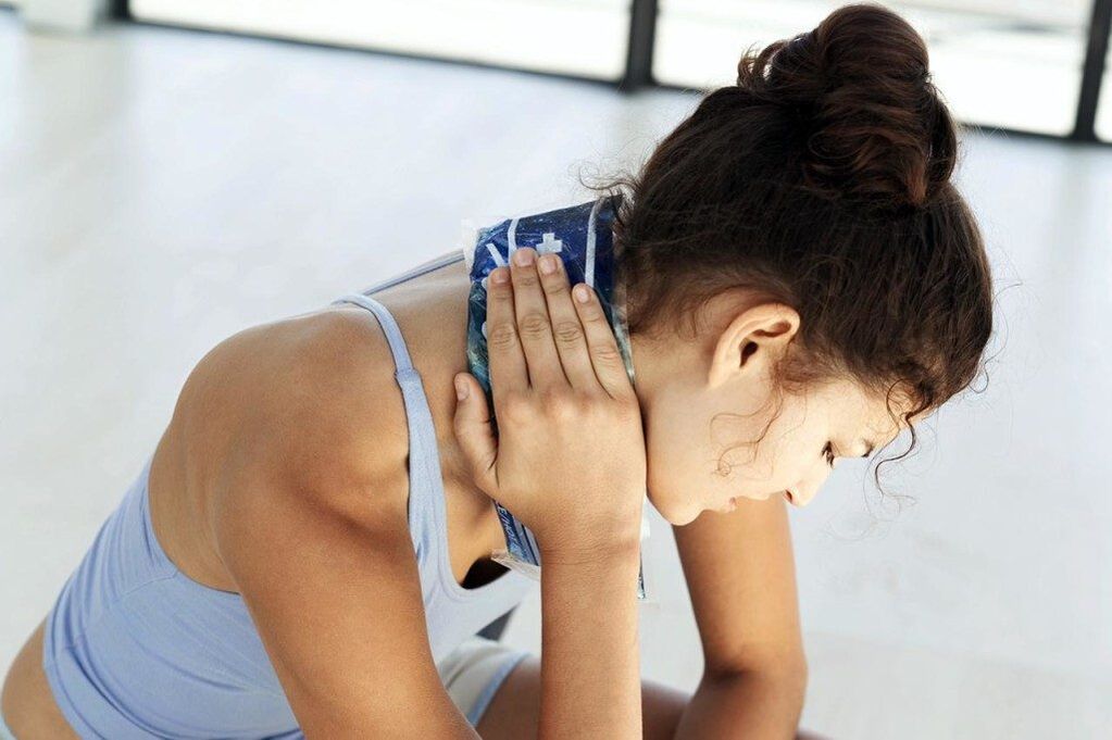 Compressed on the neck to weaken the symptoms of osteochondosis